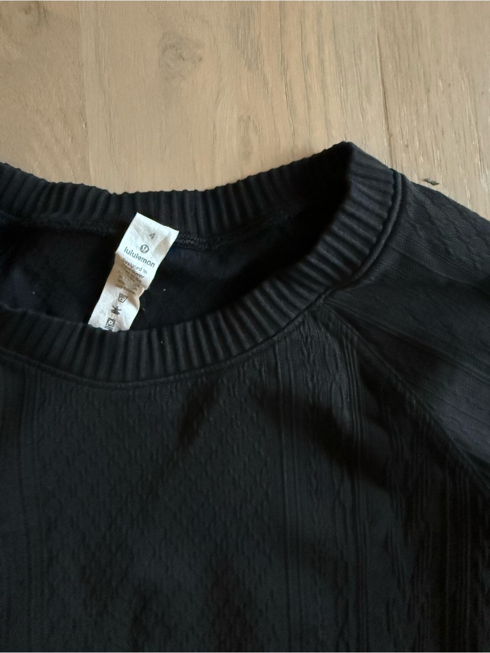 Lululemon womens restless Black Textured Crewneck long sleeve - Picture 2 of 2